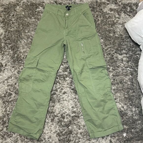 Forever 21 medium Zipper-Pocket Cargo Pants - Picture 2 of 6